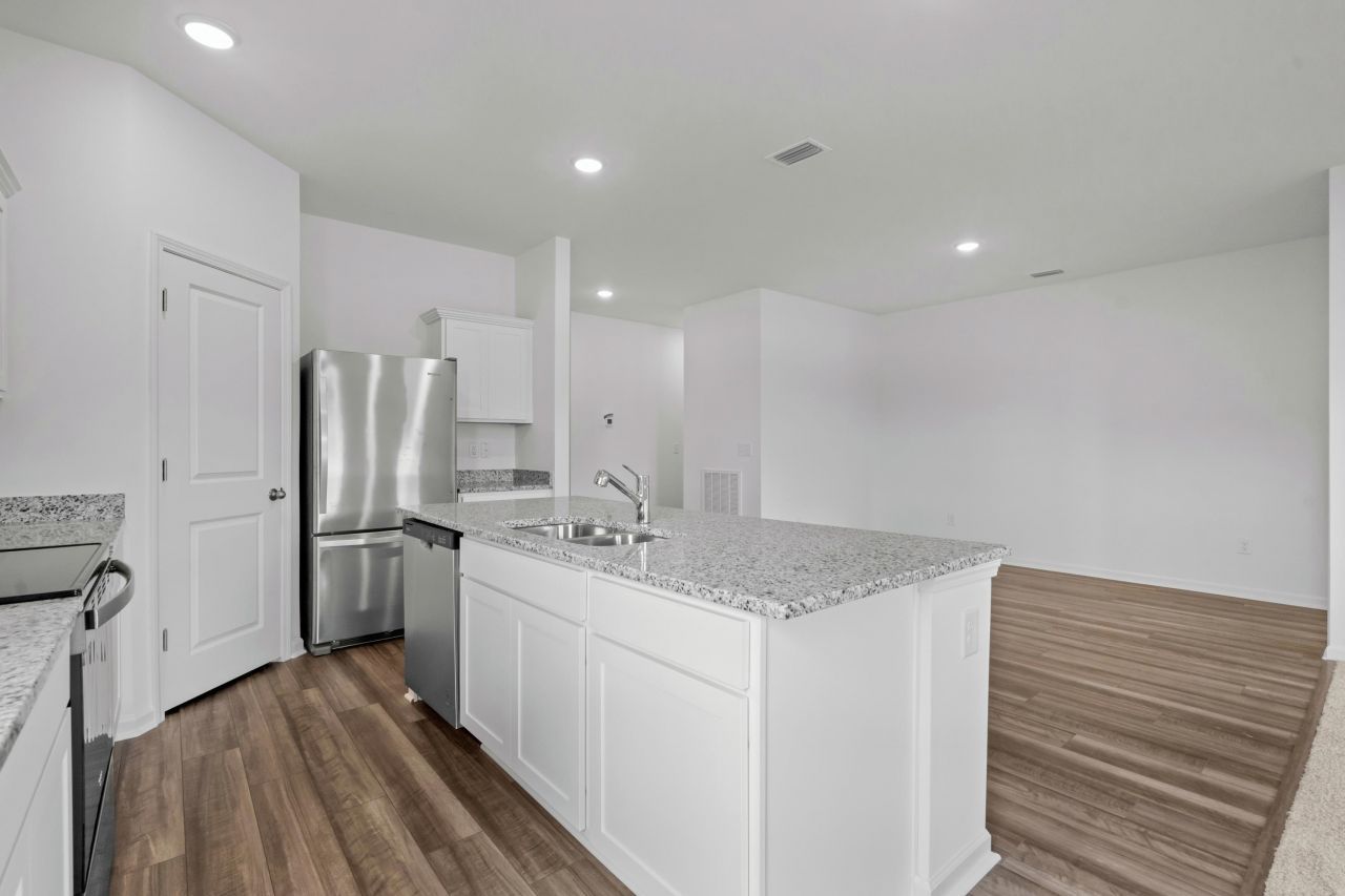 517 Silver Pidgeon St Photo 8