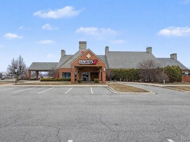 15555 Silver Parkway , Fenton, MI 48430