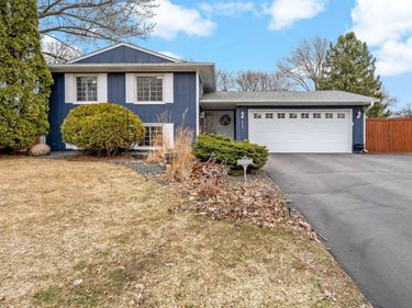 4048 Cinnabar Drive, Eagan, MN 55122