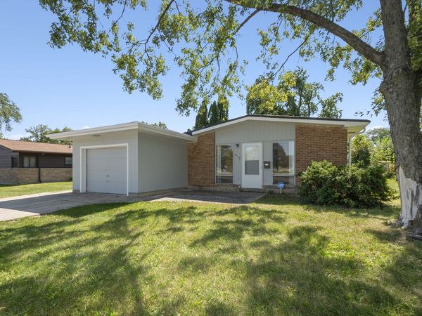 417 Lakewood Boulevard , Park Forest, IL 60466