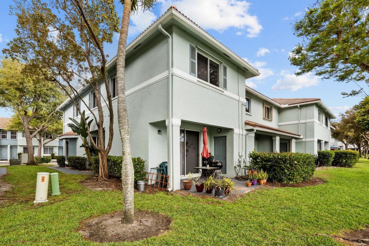 1955 Alamanda Way, Riviera Beach, FL 33404 Photo