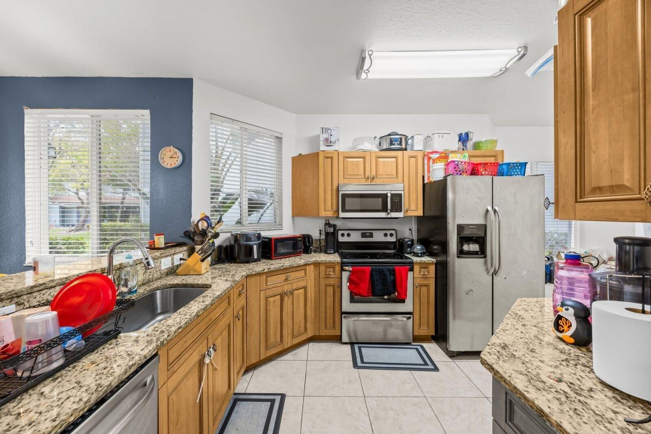 1955 Alamanda Way, Riviera Beach, FL 33404 Photo