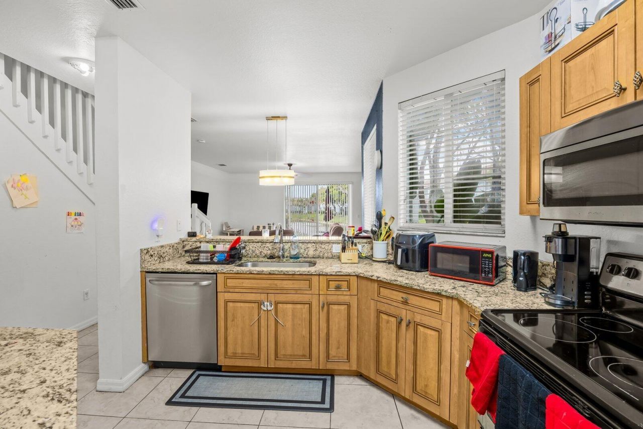 1955 Alamanda Way, Riviera Beach, FL 33404 Photo