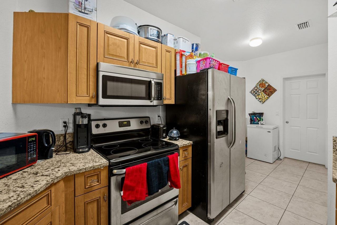 1955 Alamanda Way, Riviera Beach, FL 33404 Photo