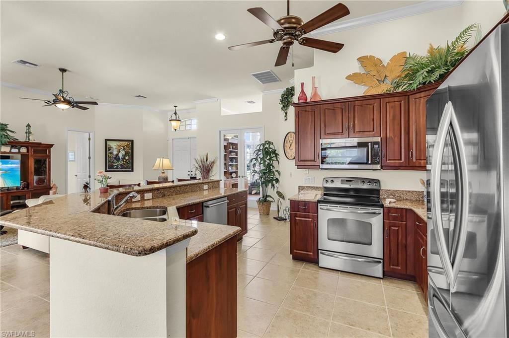 2027 SE 25th Ter, Cape Coral, FL 33904 Photo