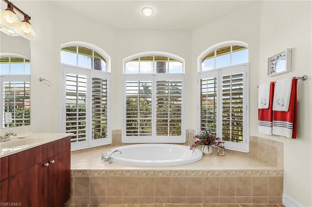 2027 SE 25th Ter, Cape Coral, FL 33904 Photo