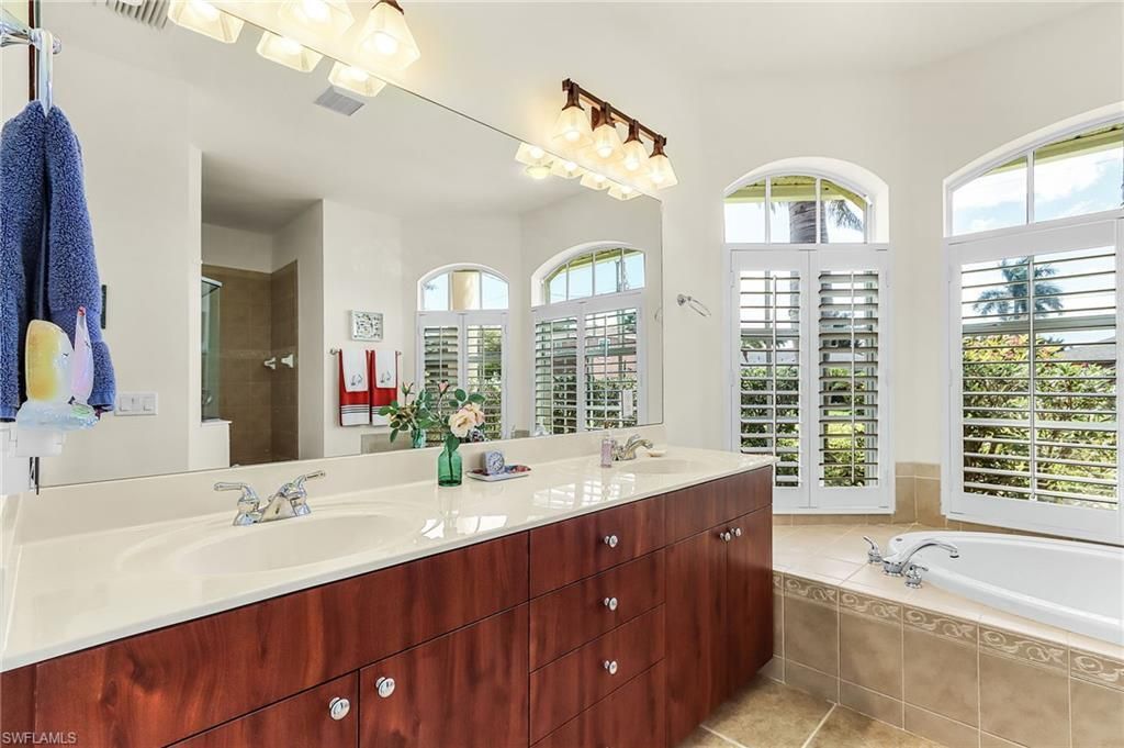 2027 SE 25th Ter, Cape Coral, FL 33904 Photo