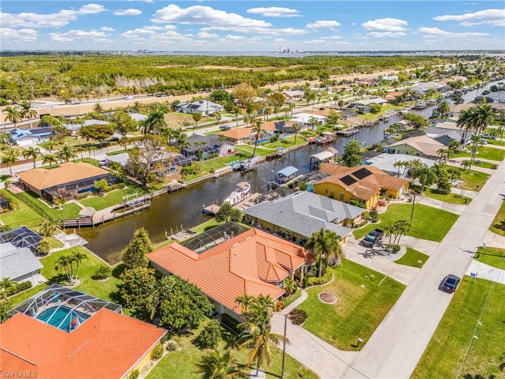 2027 SE 25th Ter, Cape Coral, FL 33904 Photo