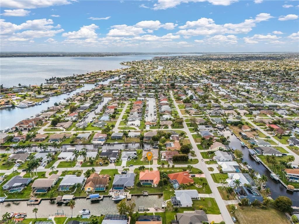 2027 SE 25th Ter, Cape Coral, FL 33904 Photo