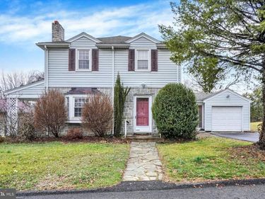 809 GRANDVIEW ROAD, YORK, PA 17403