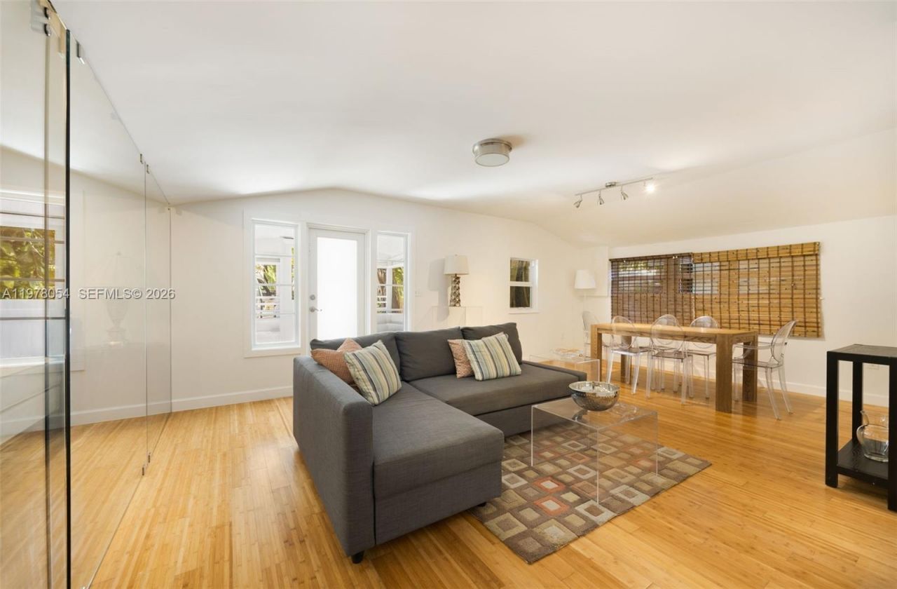 3041 Calusa St , Coconut Grove, FL 33133 Photo