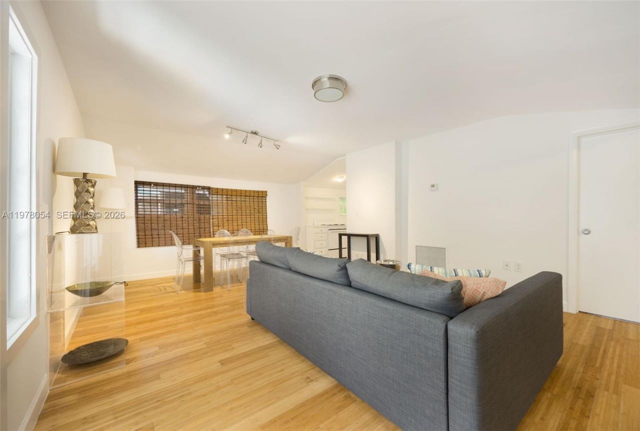 3041 Calusa St , Coconut Grove, FL 33133 Photo