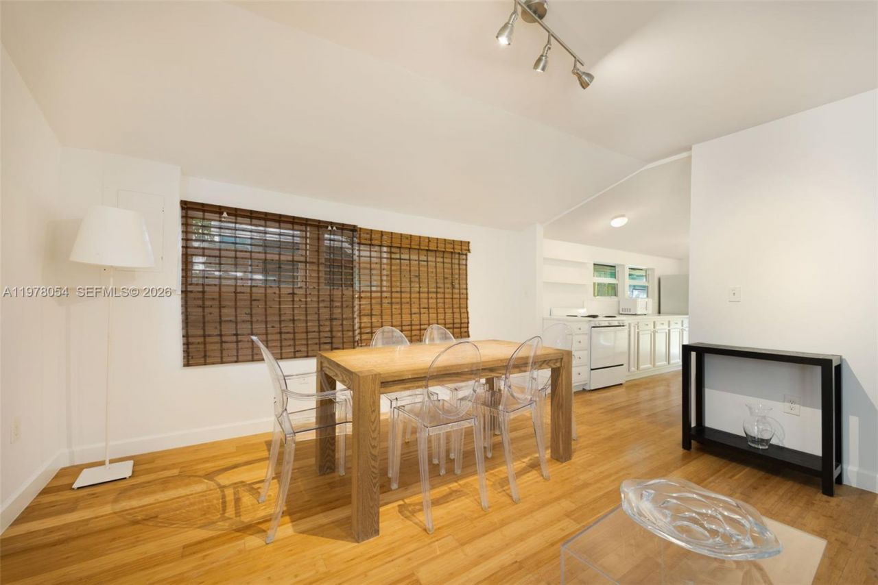 3041 Calusa St , Coconut Grove, FL 33133 Photo