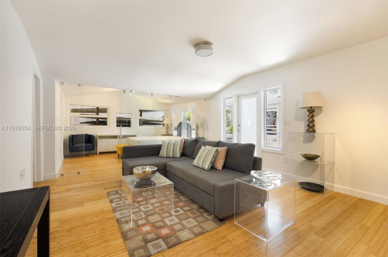 3041 Calusa St , Coconut Grove, FL 33133 Photo