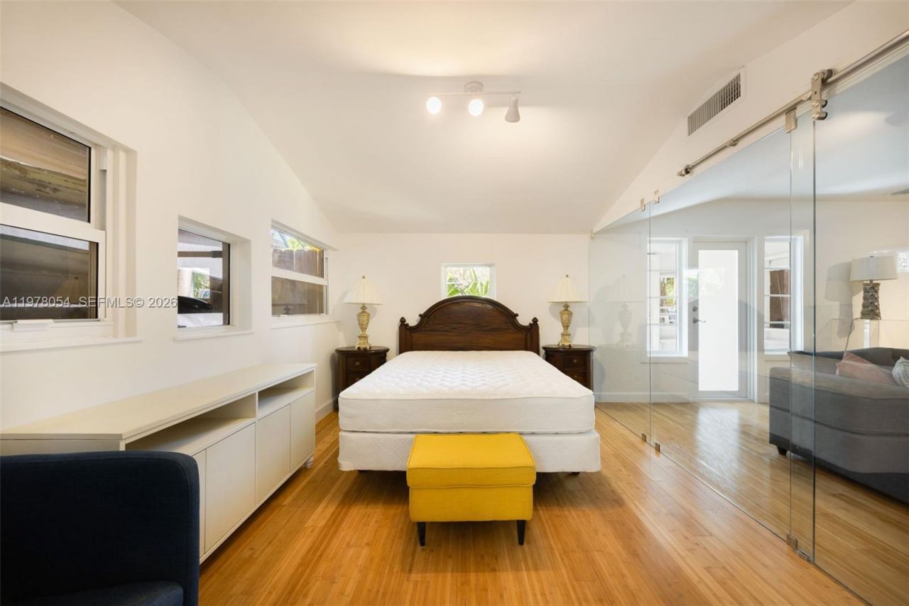 3041 Calusa St , Coconut Grove, FL 33133 Photo