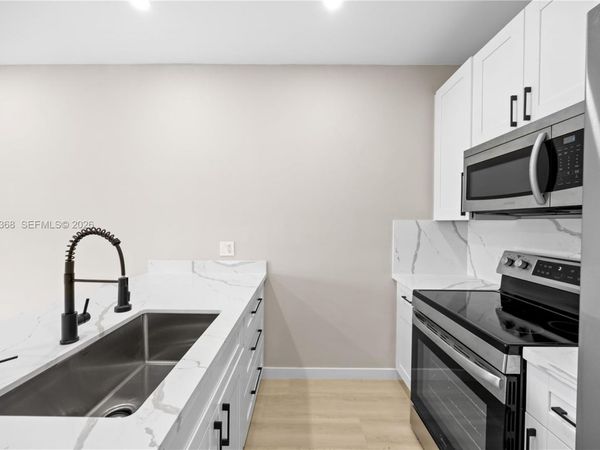 630 NE 166th St , Unit 3, Miami, FL 33162