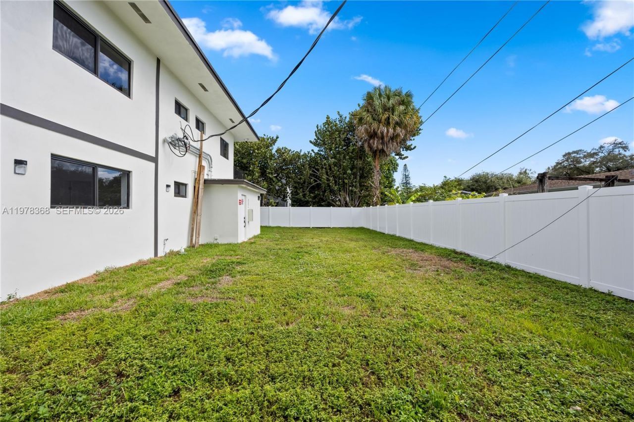 630 NE 166th St , Unit 3, Miami, FL 33162 Photo