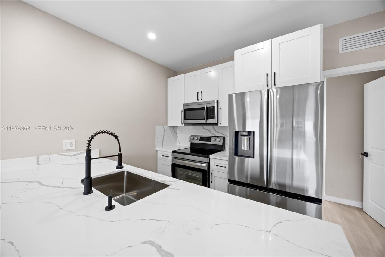 630 NE 166th St , Unit 3, Miami, FL 33162 Photo