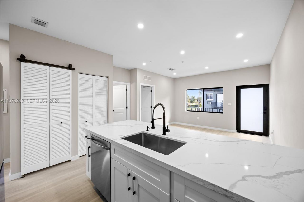 630 NE 166th St , Unit 3, Miami, FL 33162 Photo