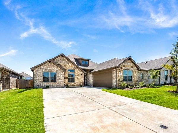 423 Maltese Drive, Red Oak, TX 75154