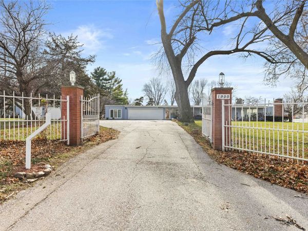 1900 McKinley Avenue , Des Moines, IA 50315