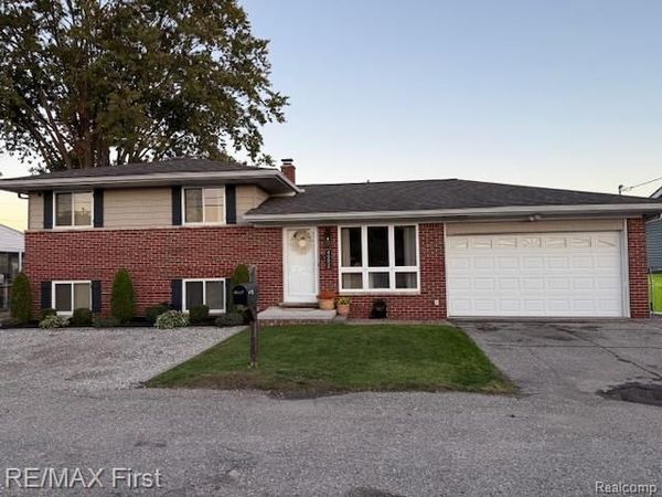 46656 Roselane Drive, Chesterfield Twp, MI 48047