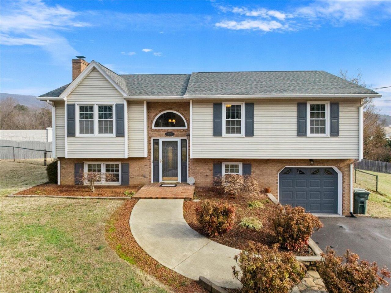 335 Fort Lewis Blvd, Salem, VA 24153 Main Photo