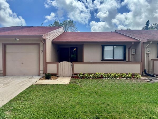 7 Farnworth Drive, Boynton Beach, FL 33426
