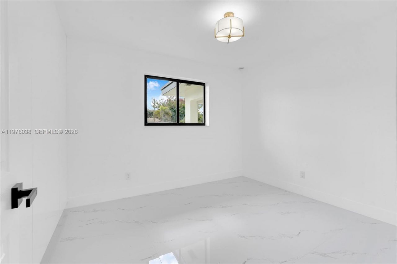 695 W 73 Pl , Hialeah, FL 33014 Photo