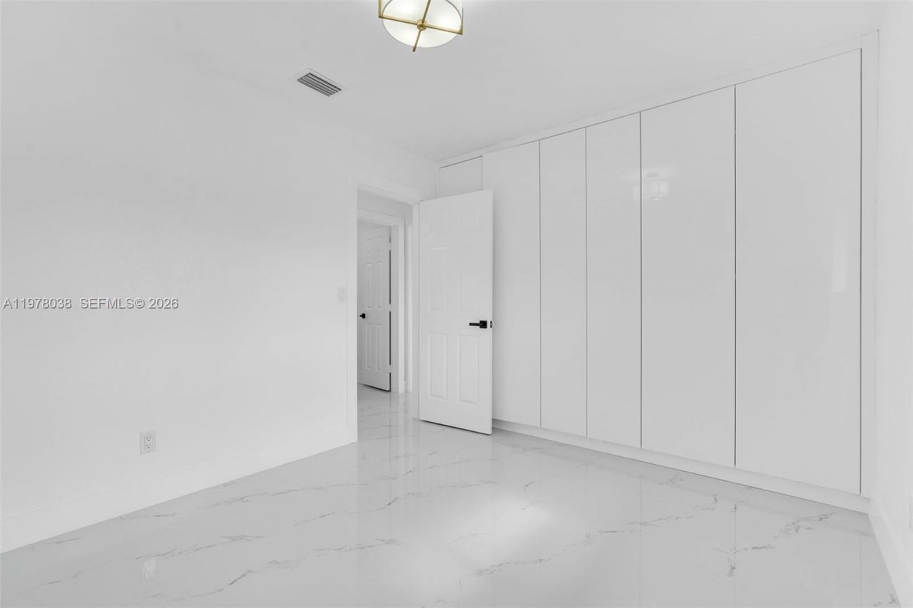 695 W 73 Pl , Hialeah, FL 33014 Photo