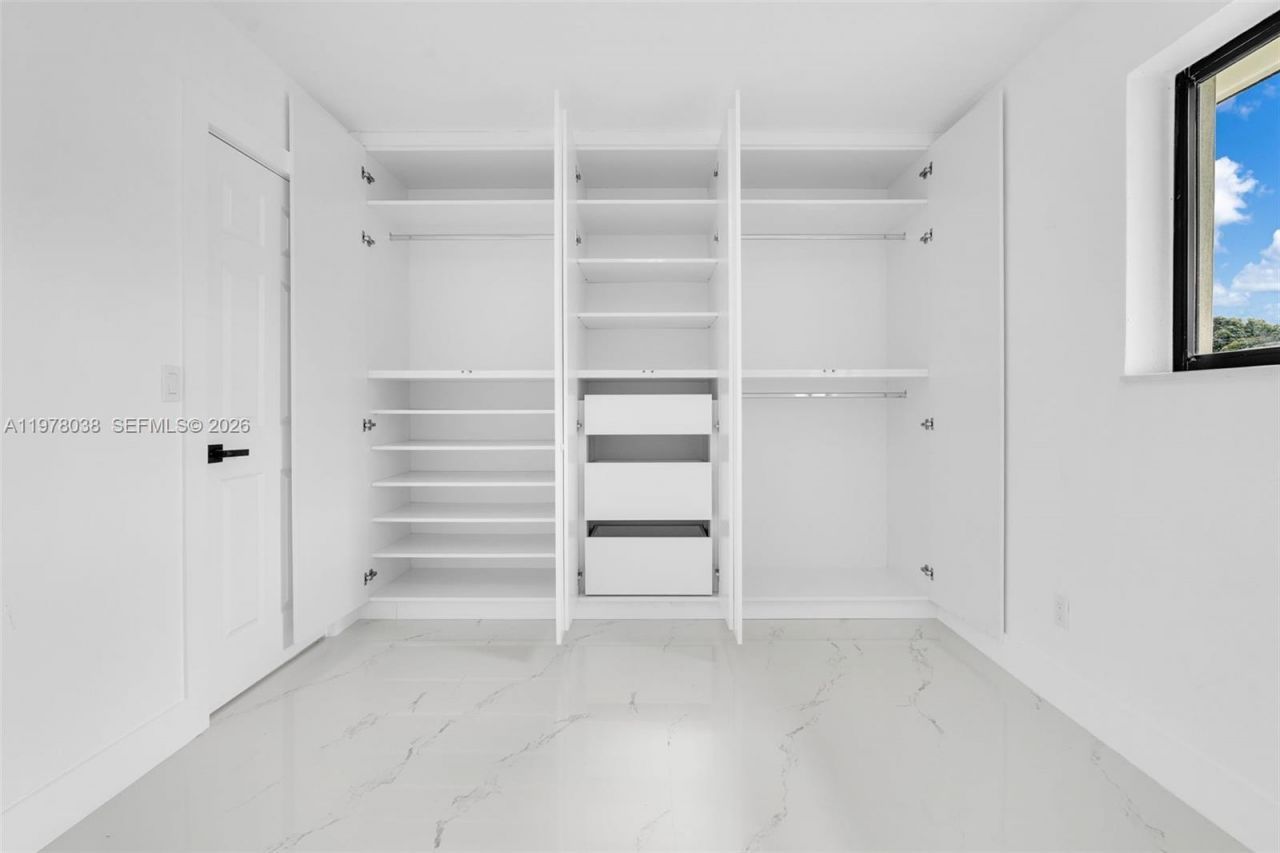 695 W 73 Pl , Hialeah, FL 33014 Photo