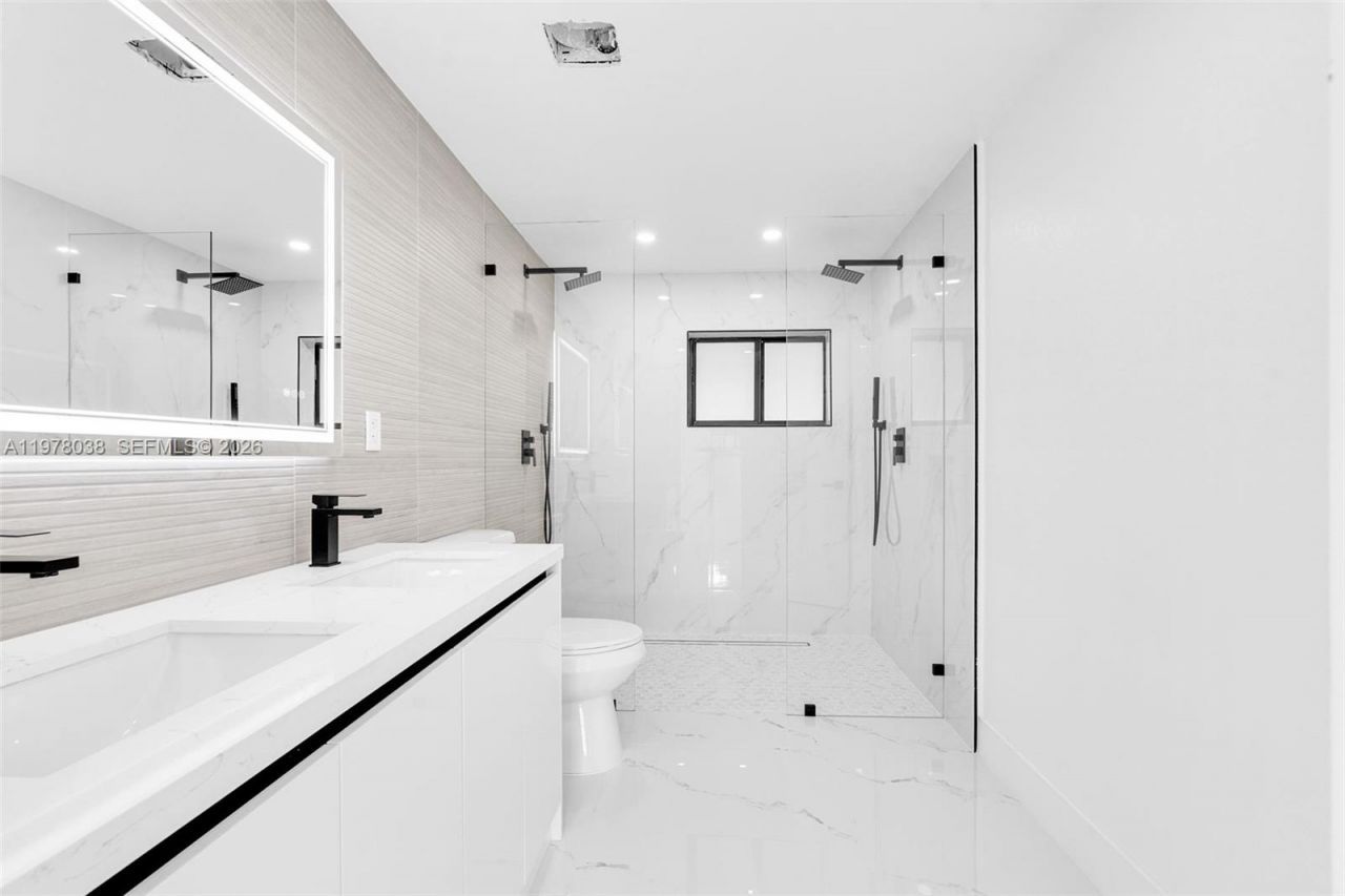 695 W 73 Pl , Hialeah, FL 33014 Photo