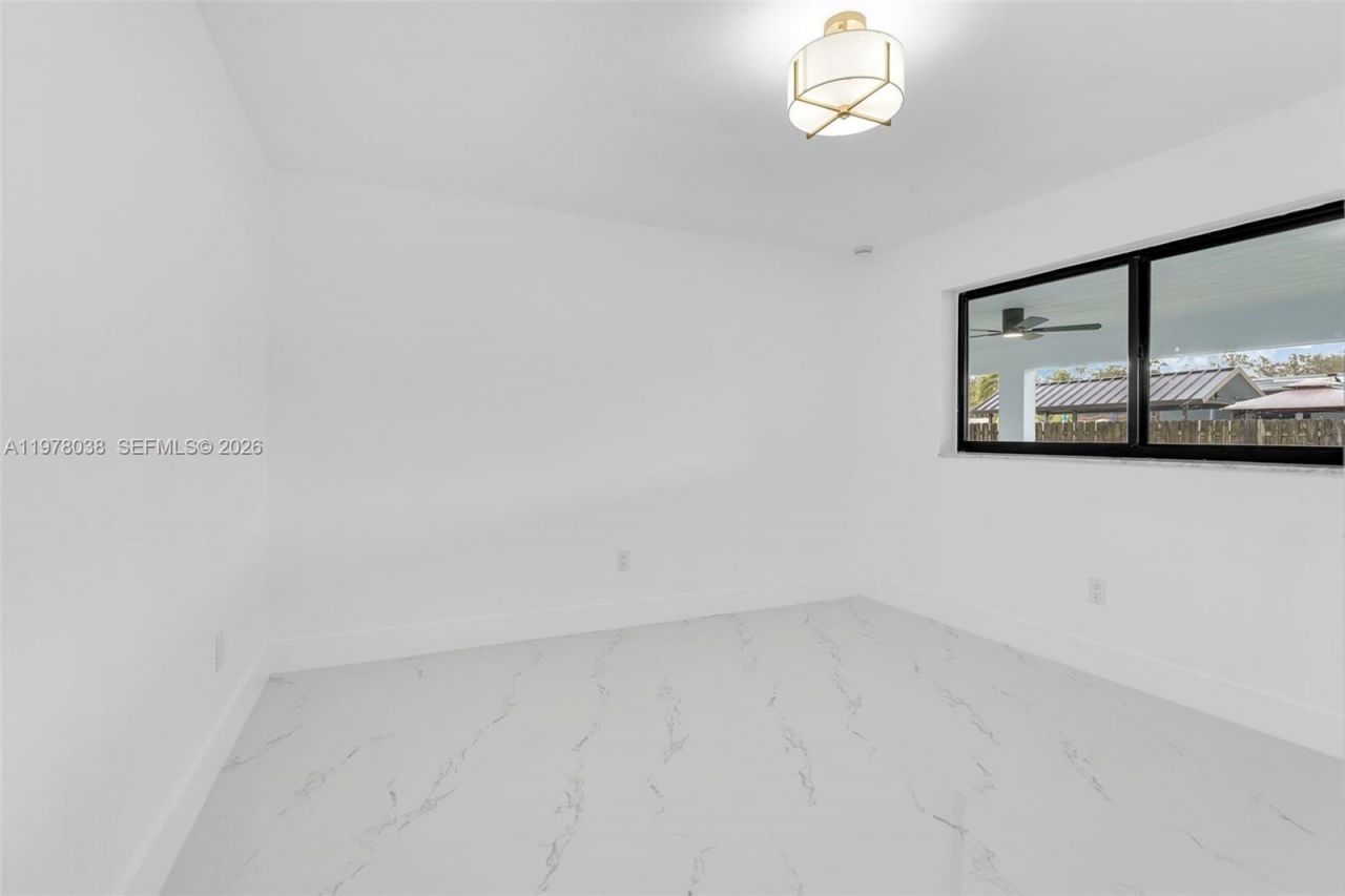 695 W 73 Pl , Hialeah, FL 33014 Photo