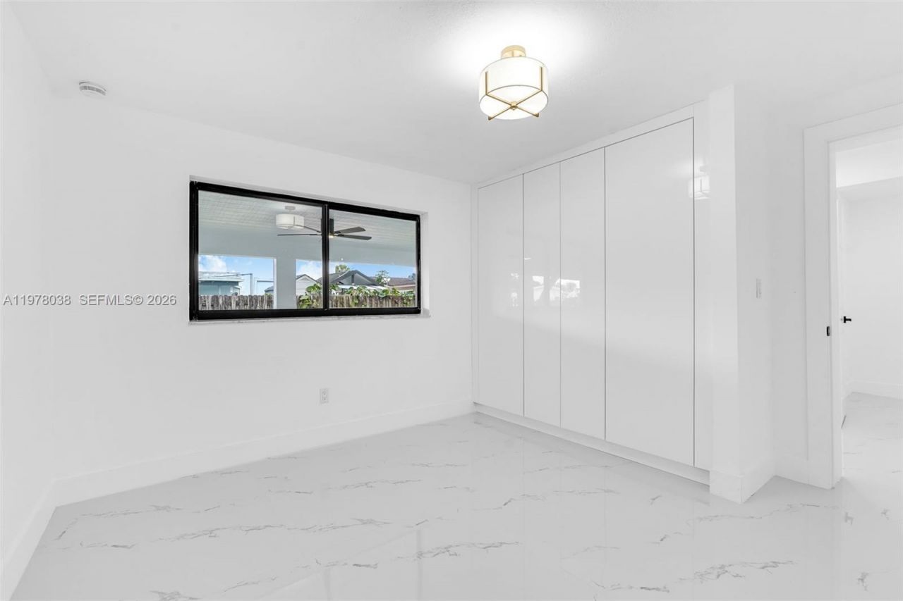 695 W 73 Pl , Hialeah, FL 33014 Photo