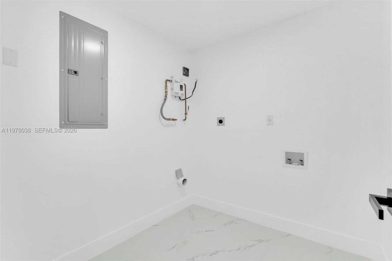 695 W 73 Pl , Hialeah, FL 33014 Photo