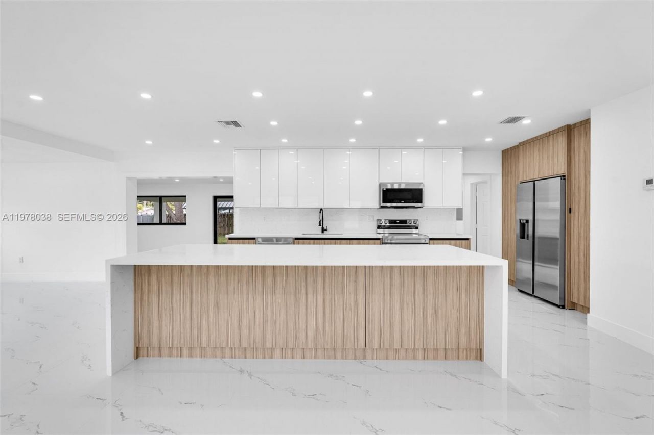 695 W 73 Pl , Hialeah, FL 33014 Photo