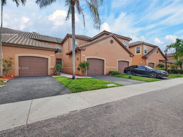 1594 Barcelona Way, Unit 5-18, Weston, FL 33327