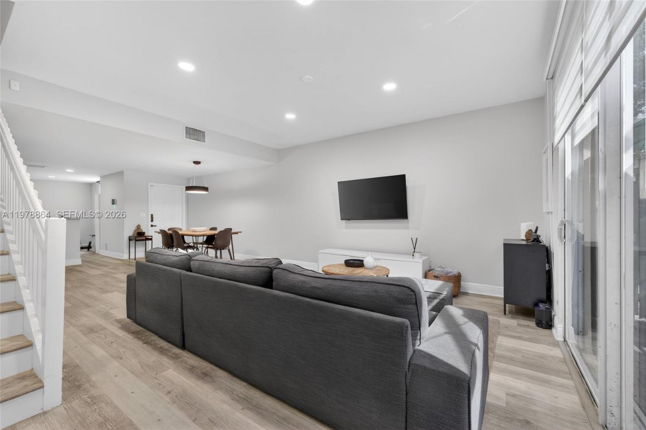 1594 Barcelona Way, Unit 5-18, Weston, FL 33327 Photo