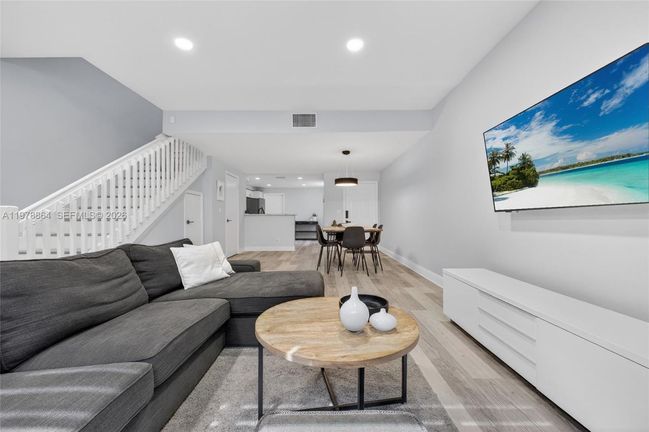 1594 Barcelona Way, Unit 5-18, Weston, FL 33327 Photo