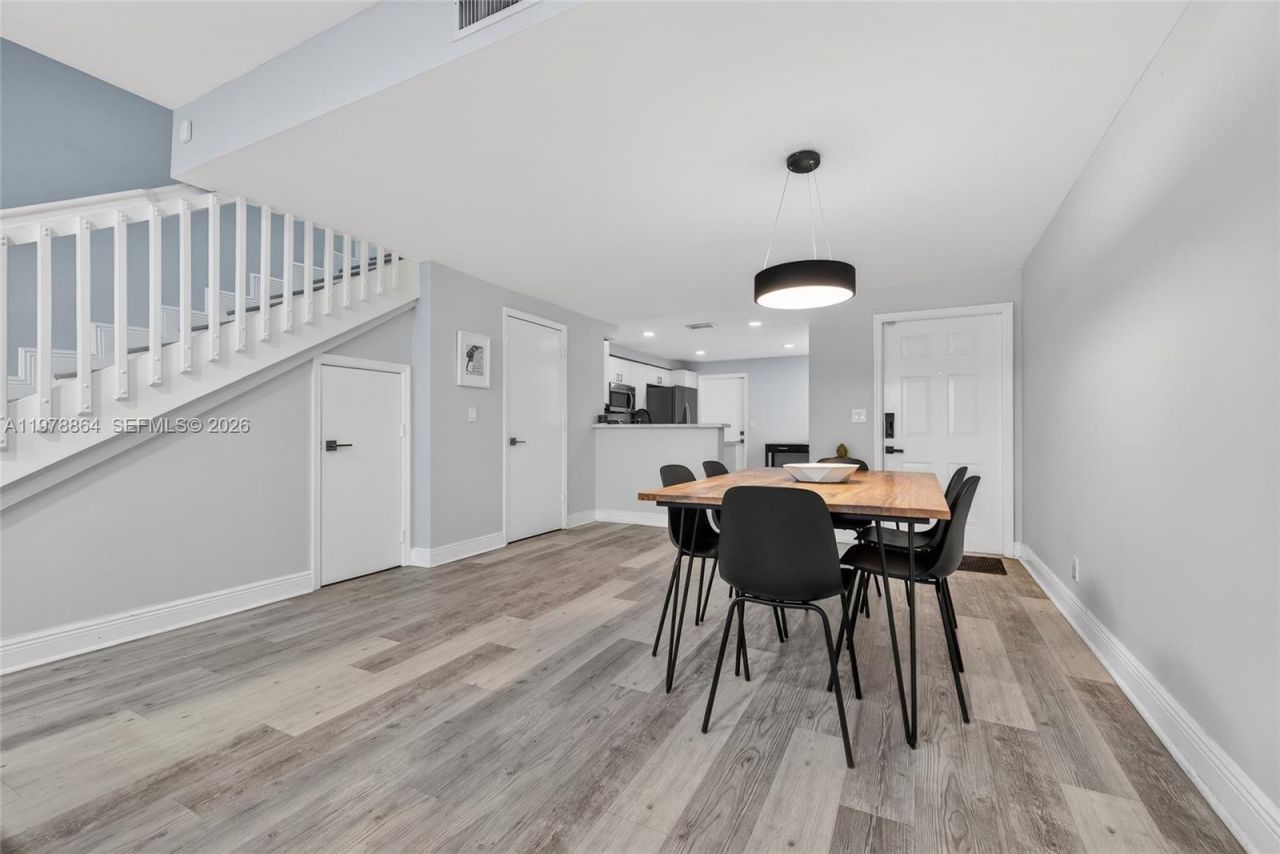 1594 Barcelona Way, Unit 5-18, Weston, FL 33327 Photo