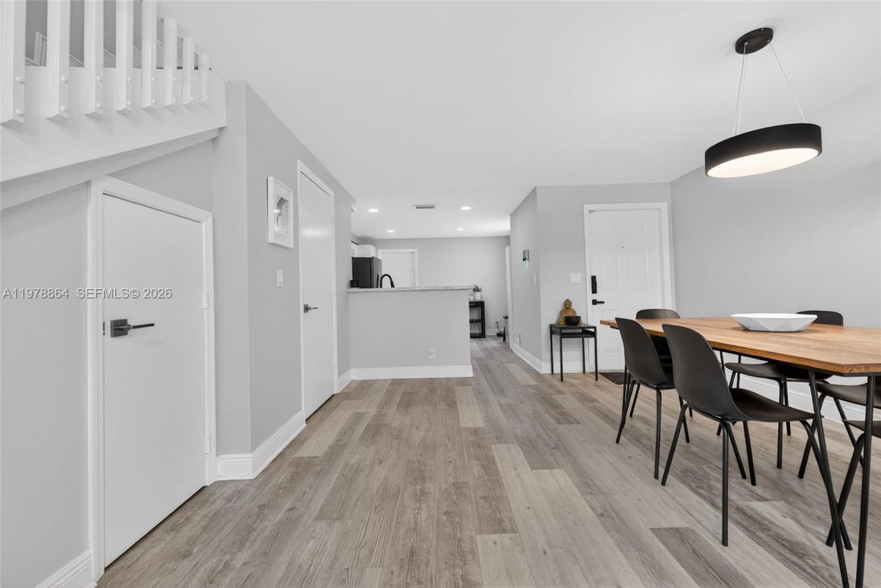 1594 Barcelona Way, Unit 5-18, Weston, FL 33327 Photo