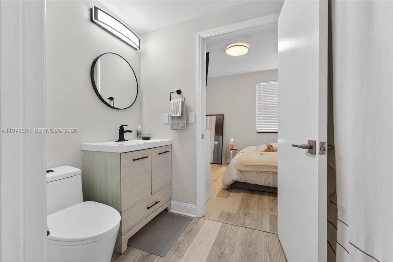 1594 Barcelona Way, Unit 5-18, Weston, FL 33327 Photo