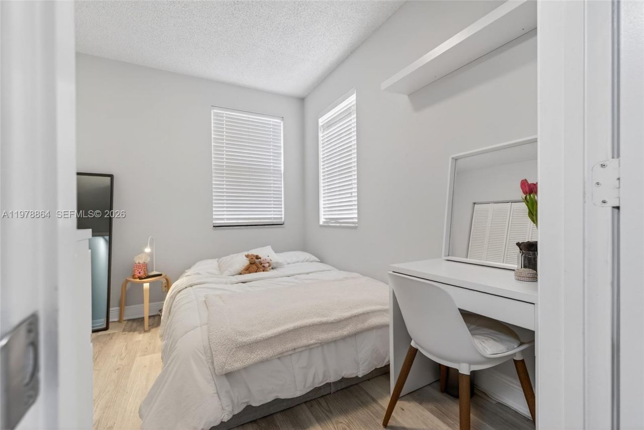 1594 Barcelona Way, Unit 5-18, Weston, FL 33327 Photo