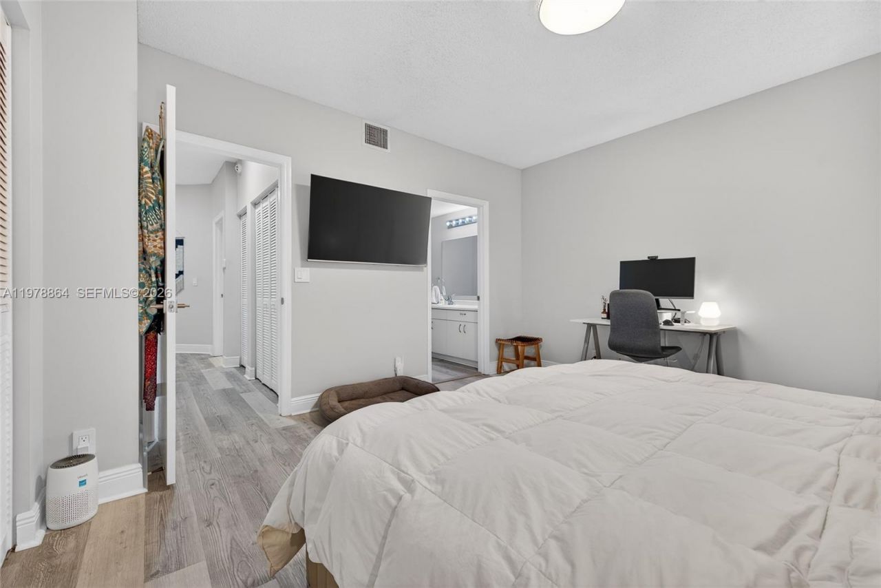 1594 Barcelona Way, Unit 5-18, Weston, FL 33327 Photo