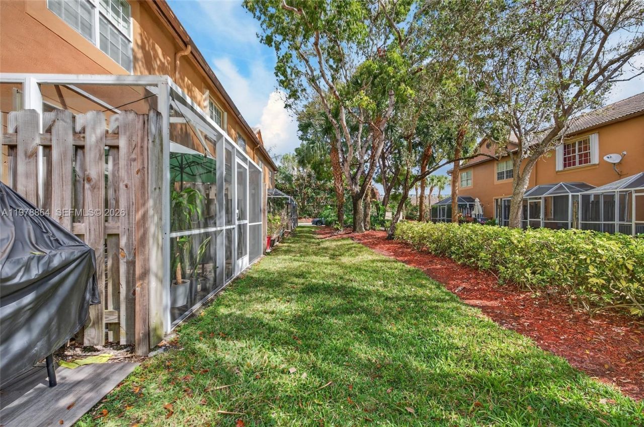 1594 Barcelona Way, Unit 5-18, Weston, FL 33327 Photo