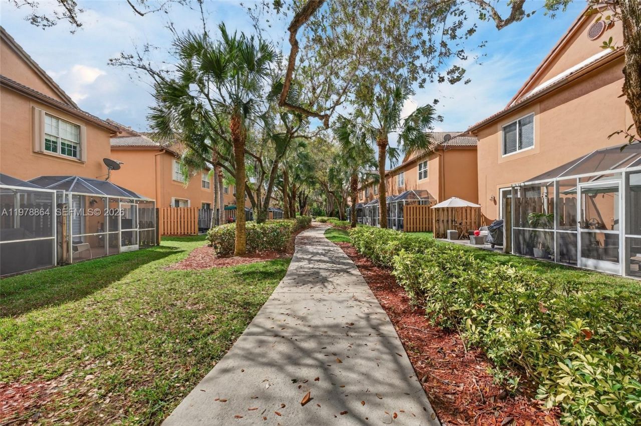 1594 Barcelona Way, Unit 5-18, Weston, FL 33327 Photo