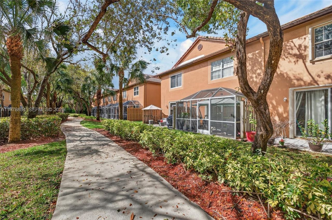 1594 Barcelona Way, Unit 5-18, Weston, FL 33327 Photo