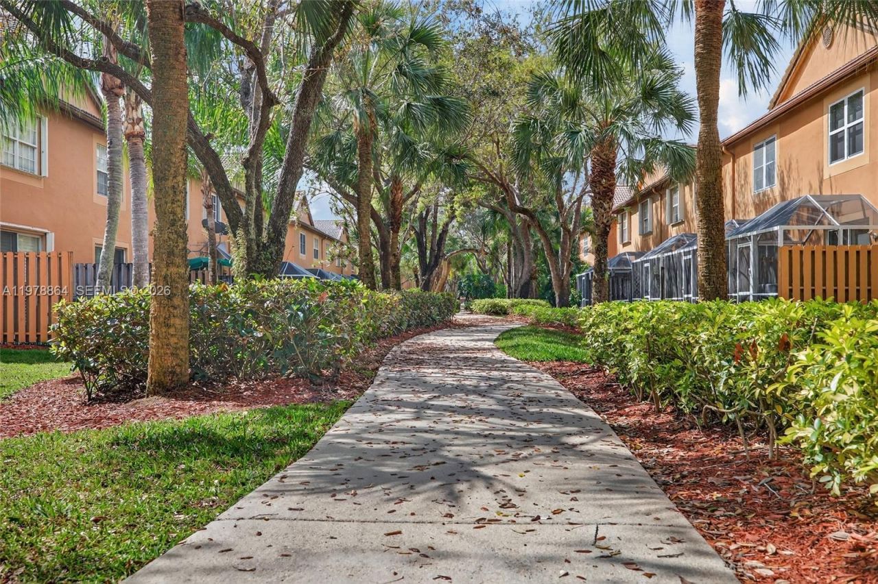 1594 Barcelona Way, Unit 5-18, Weston, FL 33327 Photo