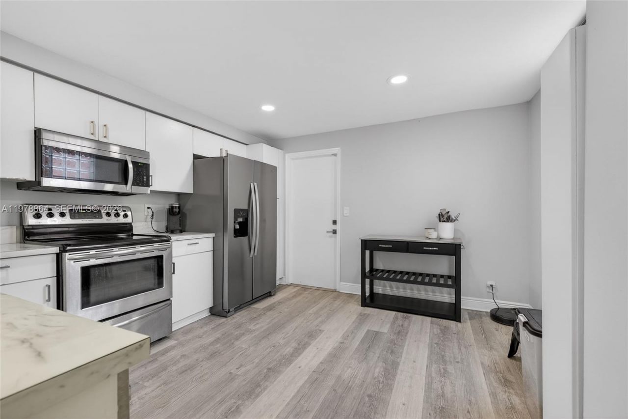 1594 Barcelona Way, Unit 5-18, Weston, FL 33327 Photo