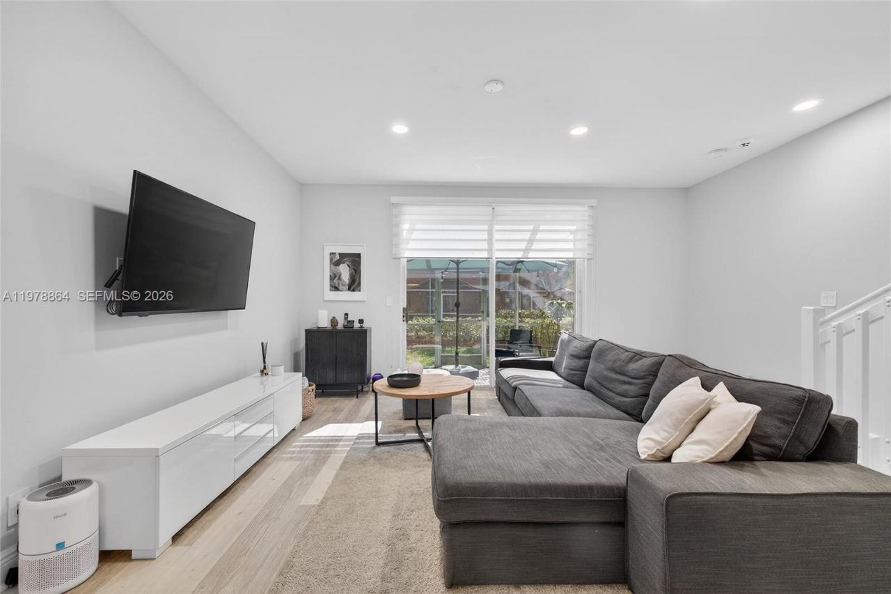 1594 Barcelona Way, Unit 5-18, Weston, FL 33327 Photo